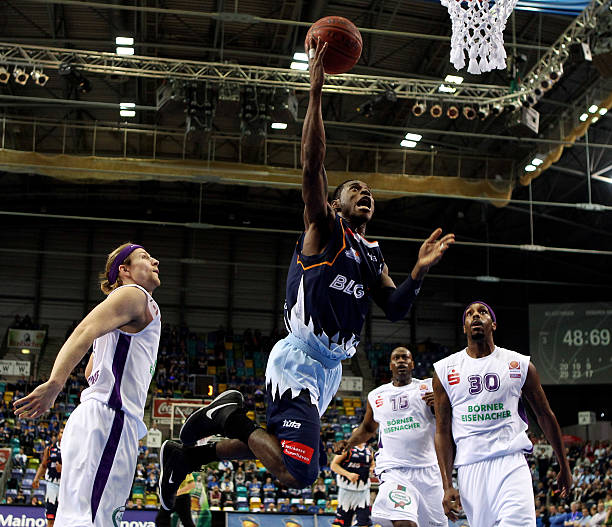 全球足坛对 全球足坛对