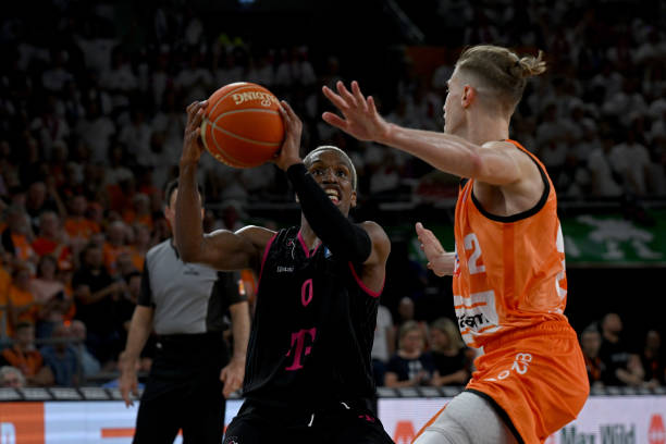 以稳健著称 以稳健著称